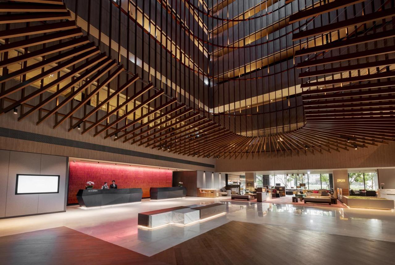 ホテル クラウン プラザ 台南 エクステリア 写真 The lobby of the hotel