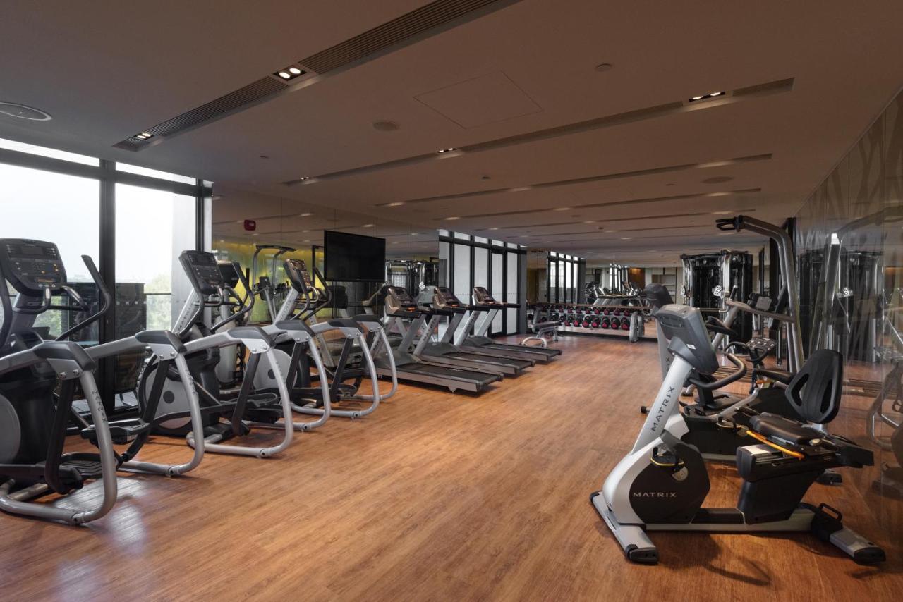 ホテル クラウン プラザ 台南 エクステリア 写真 The gym at the hotel