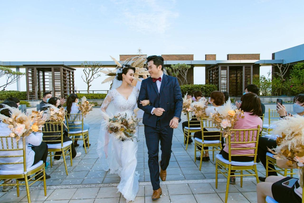 ホテル クラウン プラザ 台南 エクステリア 写真 A wedding in Vietnam