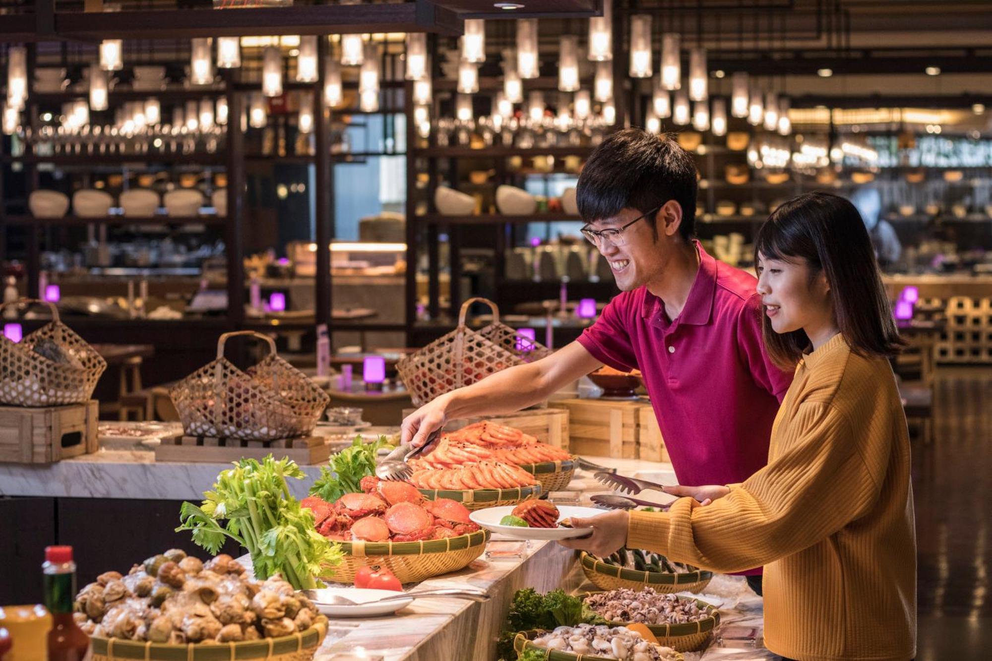 ホテル クラウン プラザ 台南 エクステリア 写真 A buffet in Vietnam
