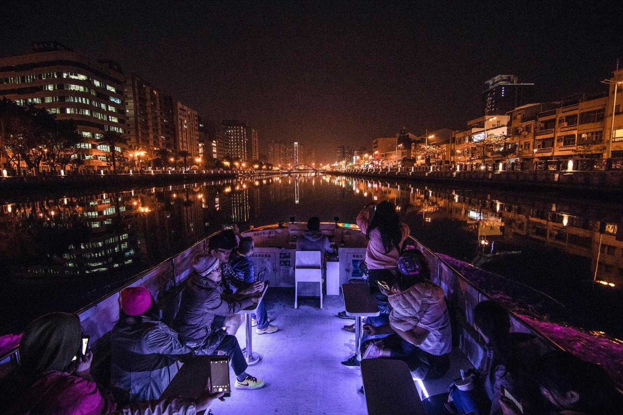 ホテル クラウン プラザ 台南 エクステリア 写真 View of the city from the Nile