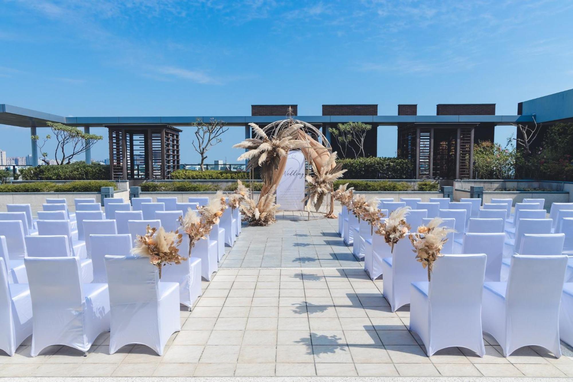 ホテル クラウン プラザ 台南 エクステリア 写真 The rooftop wedding venue