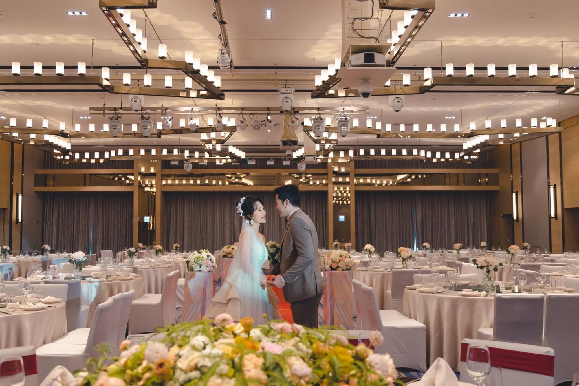 ホテル クラウン プラザ 台南 エクステリア 写真 A wedding reception in Seoul, South Korea