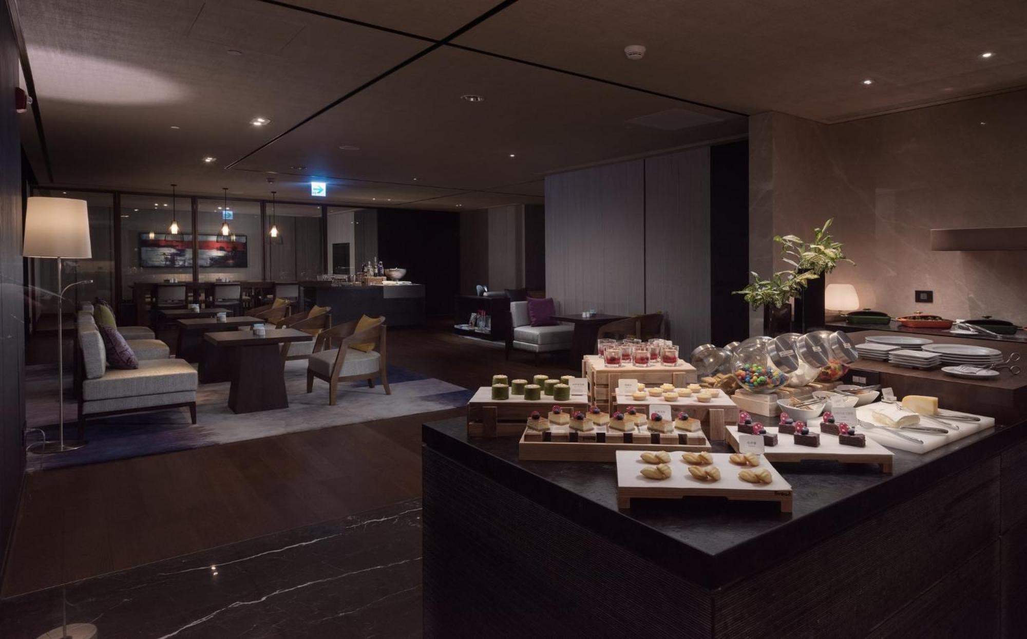 ホテル クラウン プラザ 台南 エクステリア 写真 The lounge at the airport