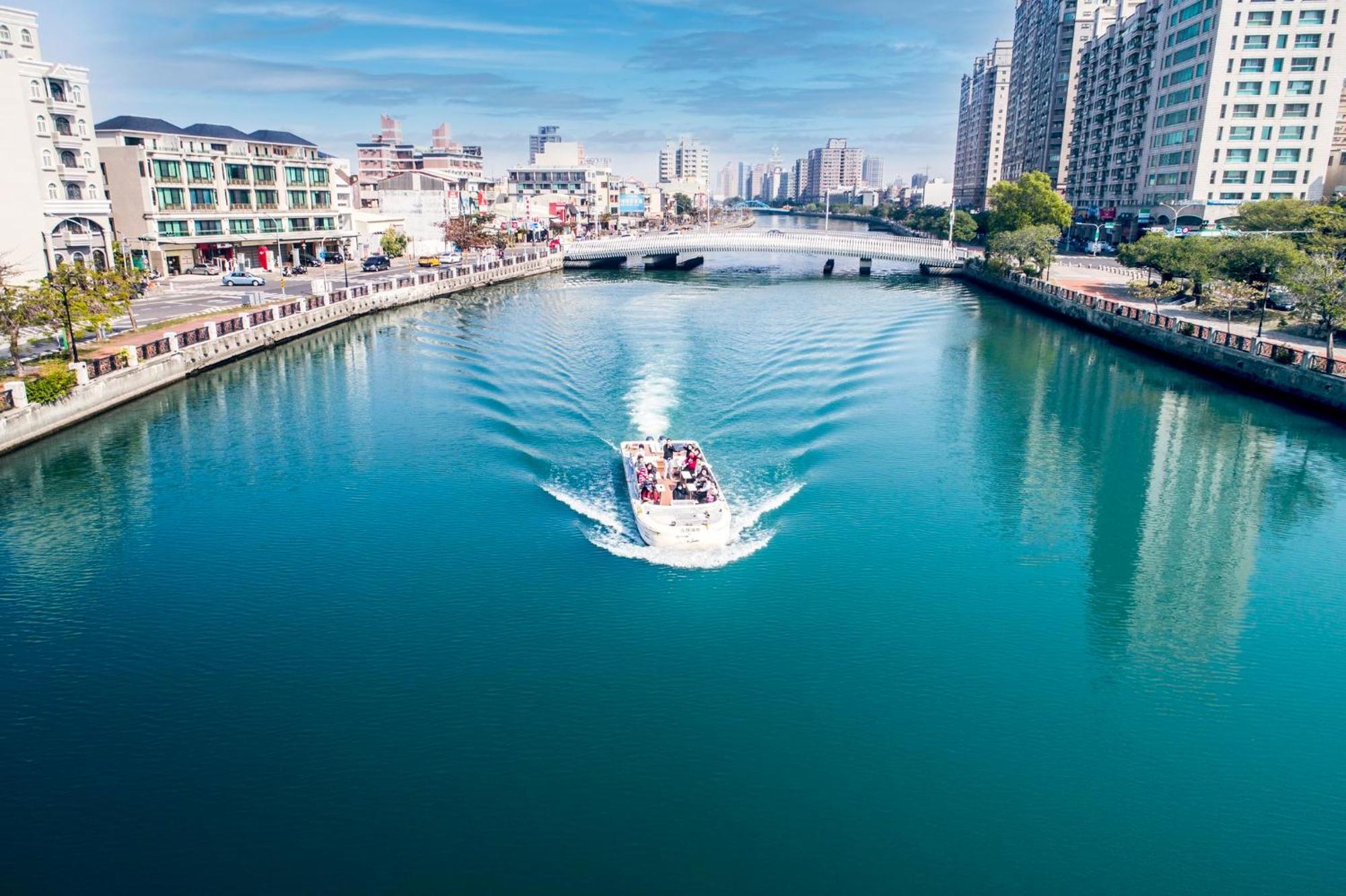 ホテル クラウン プラザ 台南 エクステリア 写真 View of the canal